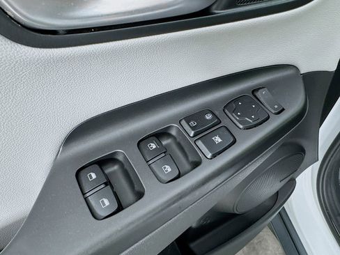 Used 2022 Hyundai Kona Limited image 13