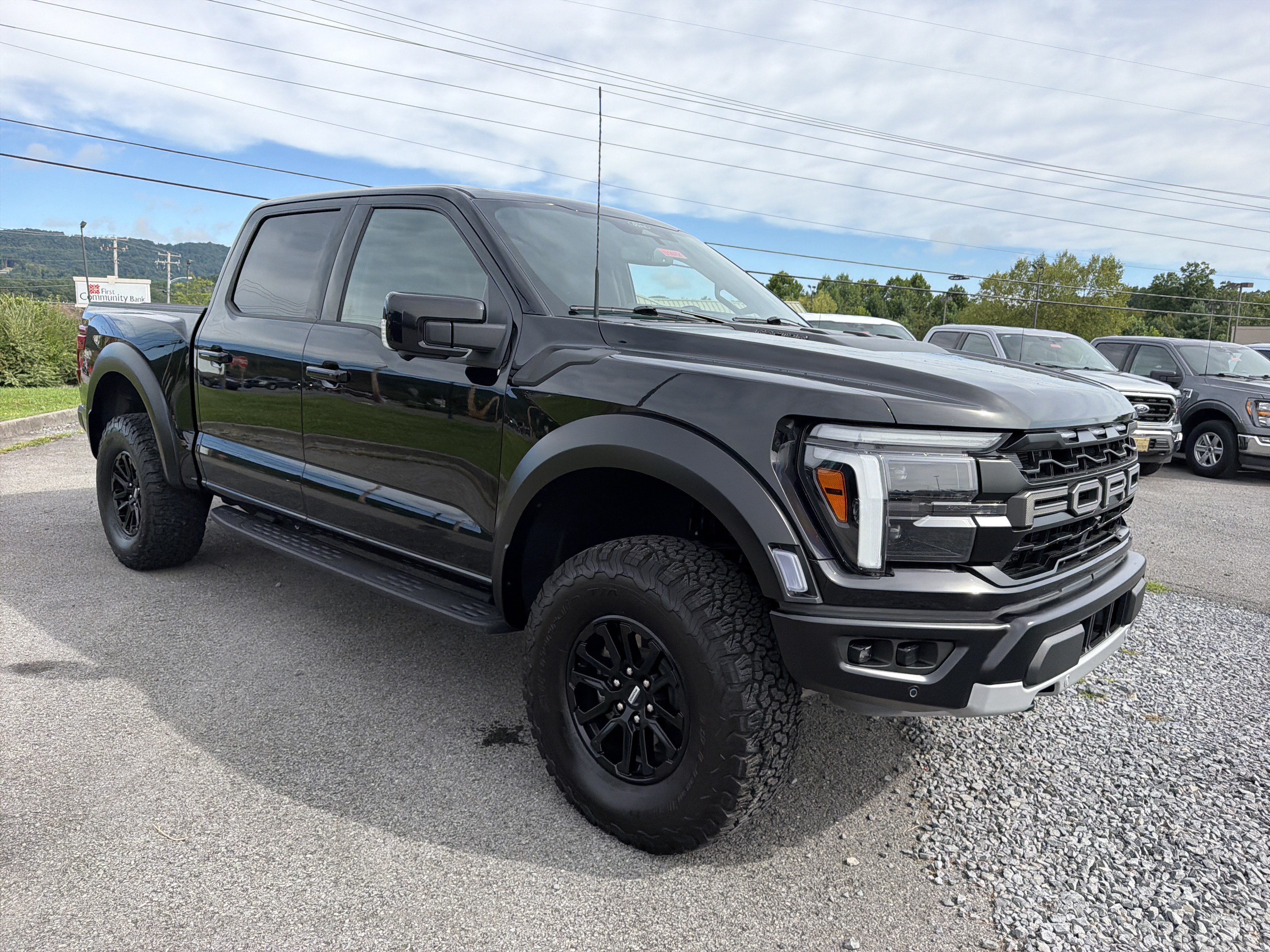 Used 2025 Ford F150 Raptor AWD/4WD image 1