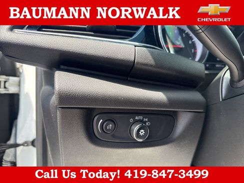 Used 2018 Buick Regal Preferred FWD image 16