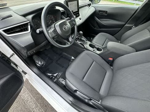 Used 2025 Toyota Corolla LE FWD image 13