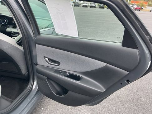 Certified 2024 Hyundai Elantra Limited image 26