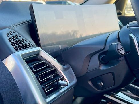 Used 2024 BMW X7 xDrive40i w/ Premium Package image 41