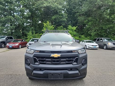 Used 2024 Chevrolet Colorado W/T w/ Technology Package RWD image 8