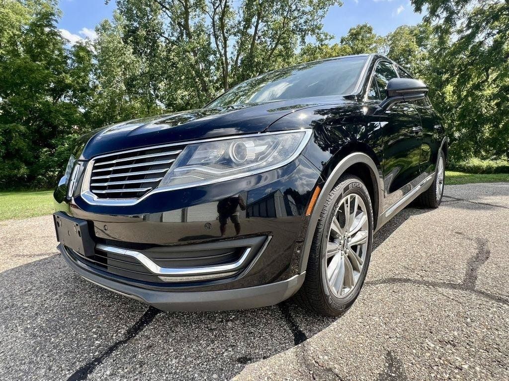 Used 2017 Lincoln MKX Reserve w/ Driver Assistance Package AWD/4WD image 4