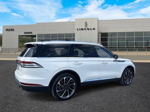 Certified 2025 Lincoln Aviator Reserve w/ Equipment Group 201A image 3