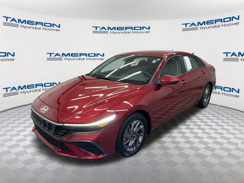 Used 2024 Hyundai Elantra SEL FWD image 1