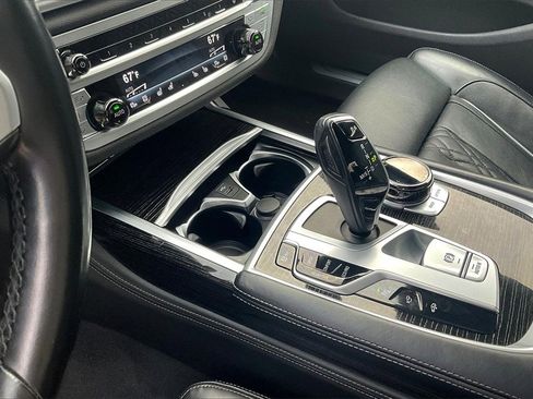 Used 2022 BMW 750i xDrive w/ Executive Package image 17