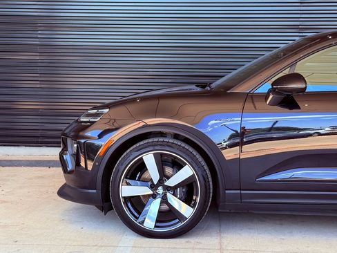 Certified 2025 Porsche Macan 4 Electric AWD/4WD image 9