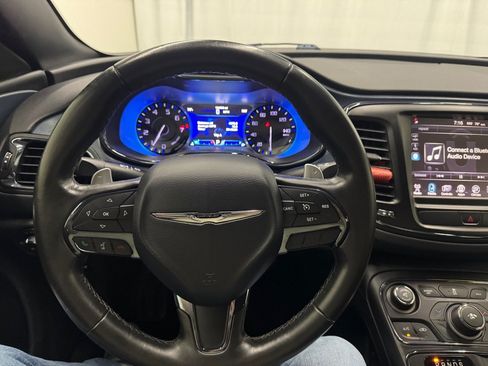 Used 2015 Chrysler 200 S FWD image 25