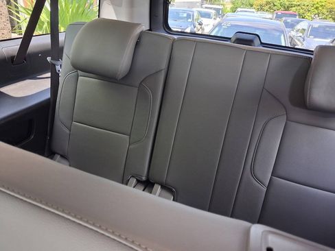 Used 2019 Chevrolet Suburban LT RWD image 13