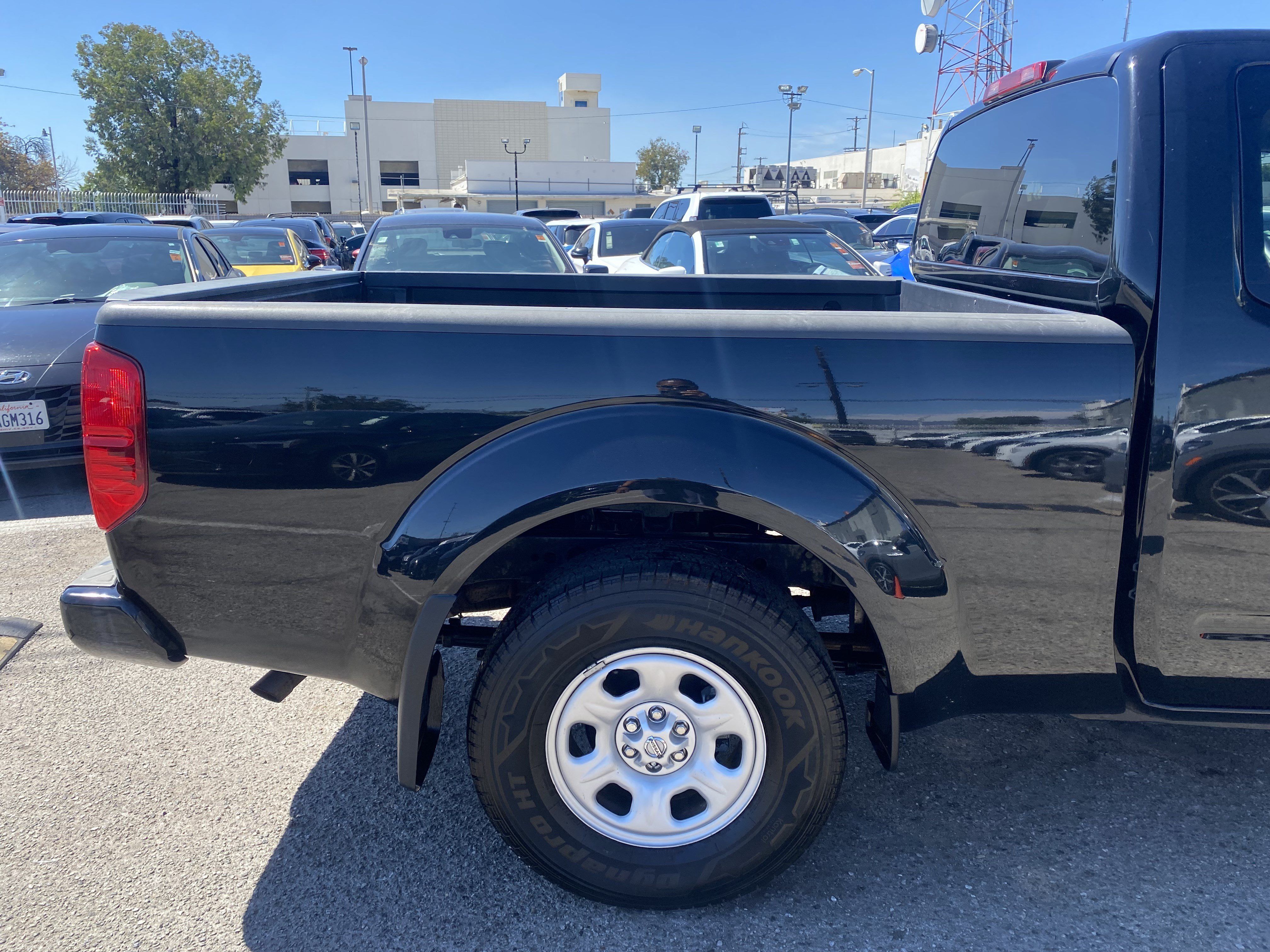 Used 2020 Nissan Frontier S RWD image 9