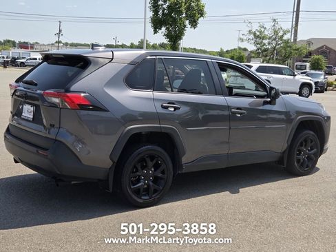 Used 2022 Toyota RAV4 LE FWD image 5