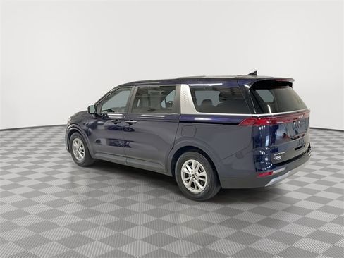 Used 2024 Kia Carnival LX image 7