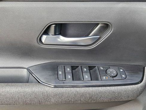 Used 2025 Nissan Kicks SV AWD/4WD image 15