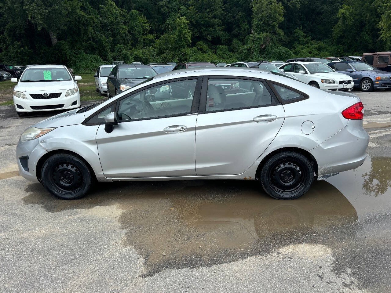 Used 2013 Ford Fiesta S FWD image 9