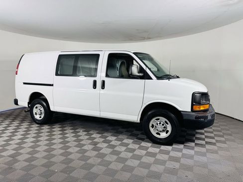 Used 2015 Chevrolet Express 2500 RWD image 2