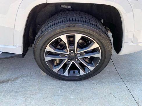 Used 2022 Jeep Grand Cherokee Overland w/ Adv Protech Group III AWD/4WD image 14