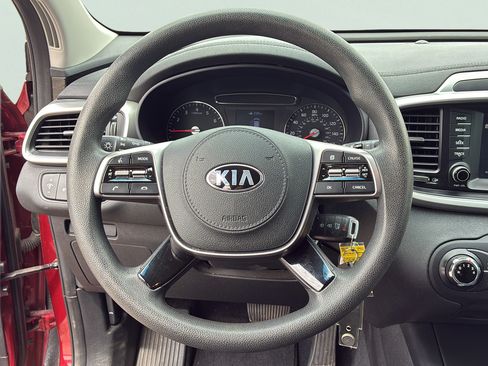 Used 2020 Kia Sorento LX FWD image 19