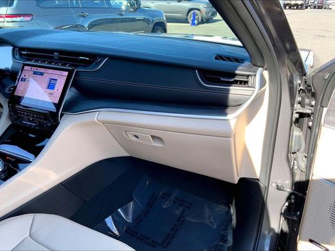 Certified 2024 Jeep Grand Cherokee Limited w/ Luxury Tech Group II image 17