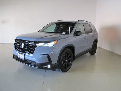 Certified 2025 Honda Pilot Black Edition image 1