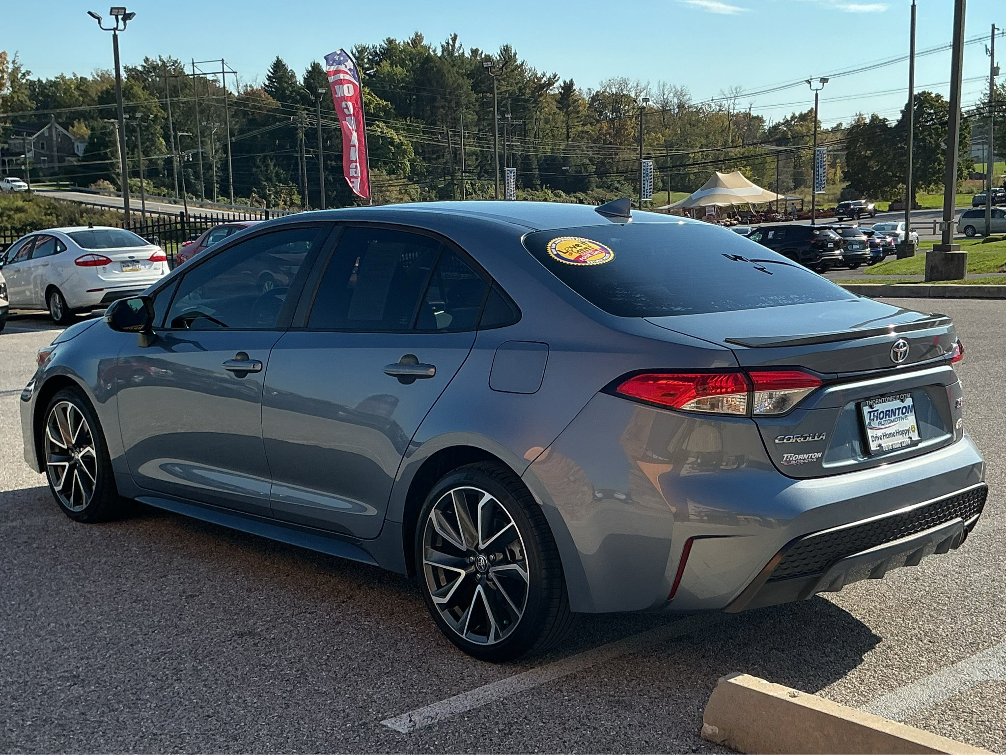 Used 2022 Toyota Corolla SE w/ SE Premium Package FWD image 6