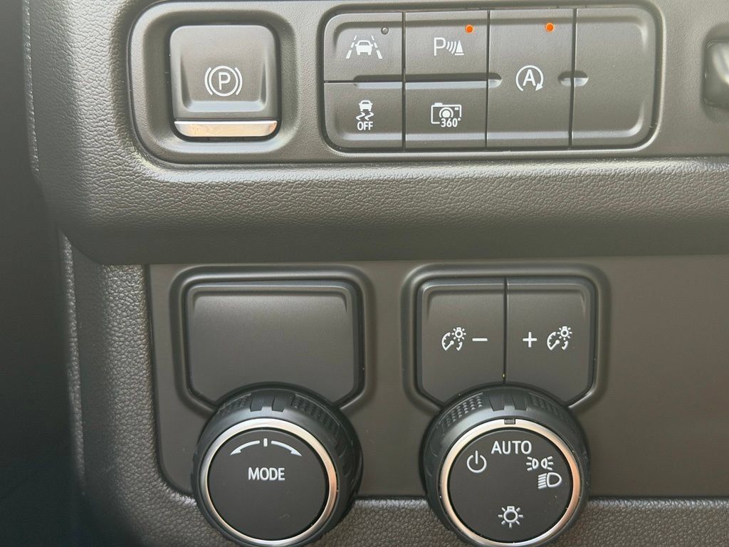 Used 2023 Chevrolet Tahoe High Country RWD image 34