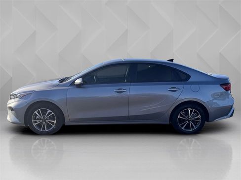 Used 2023 Kia Forte LXS image 8