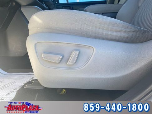 Used 2022 Toyota Highlander LE image 41