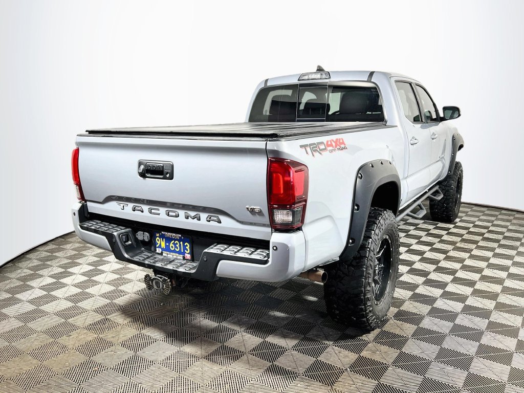 Used 2018 Toyota Tacoma TRD Off-Road w/ Technology Package AWD/4WD image 7