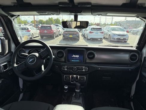 Used 2023 Jeep Gladiator Sport AWD/4WD image 15
