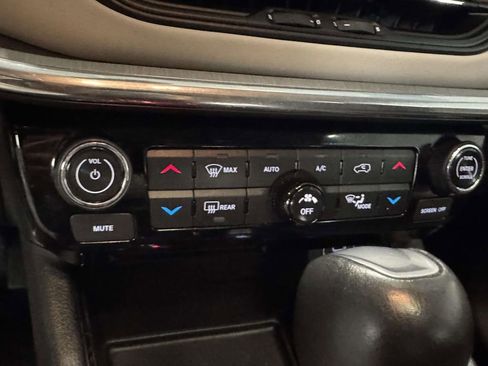 Used 2022 Jeep Compass Limited w/ Sun and Sound Group AWD/4WD image 26