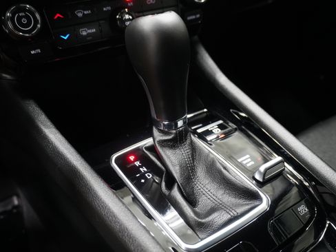 Used 2024 Jeep Compass Latitude w/ Sun and Sound Group image 22