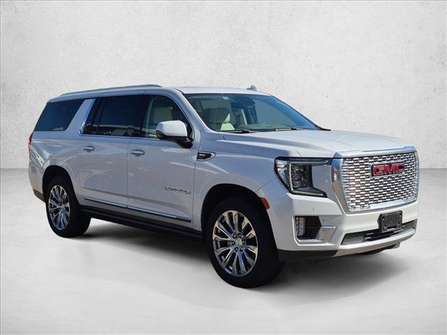 Used 2023 GMC Yukon XL Denali AWD/4WD image 3