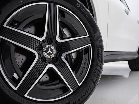 Used 2024 Mercedes-Benz GLC 300 4MATIC image 5
