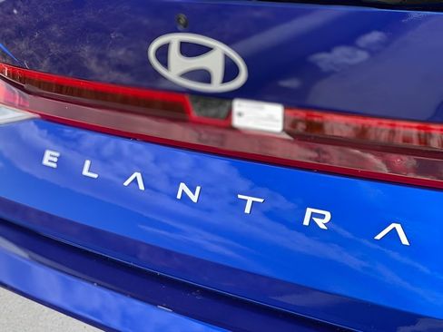 Used 2025 Hyundai Elantra Sport image 7