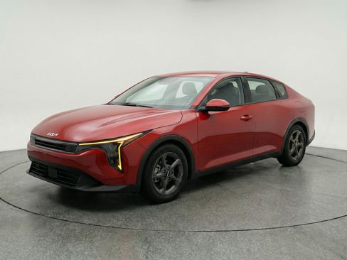Used 2025 Kia K4 LXS image 3