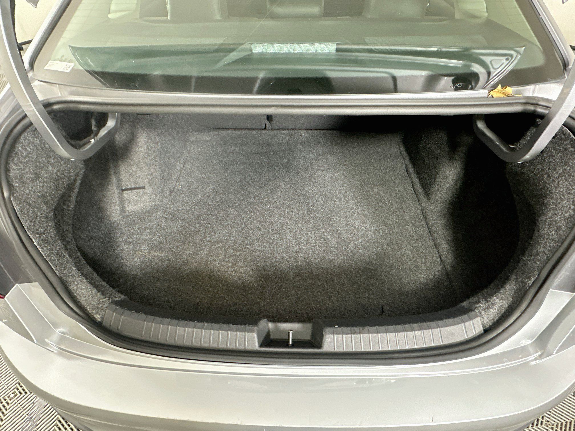 Used 2025 Volkswagen Jetta SE FWD image 29