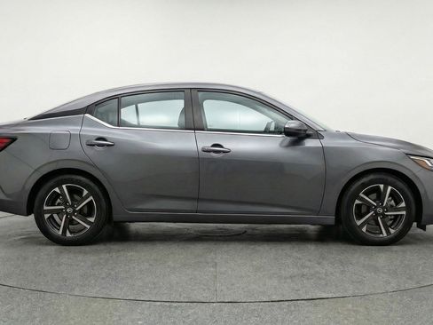 Used 2025 Nissan Sentra SV FWD image 8
