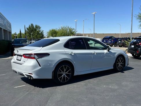 Used 2022 Toyota Camry SE FWD image 9