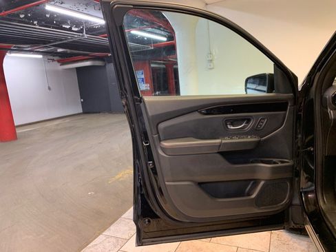 Used 2023 Honda Pilot TrailSport image 15