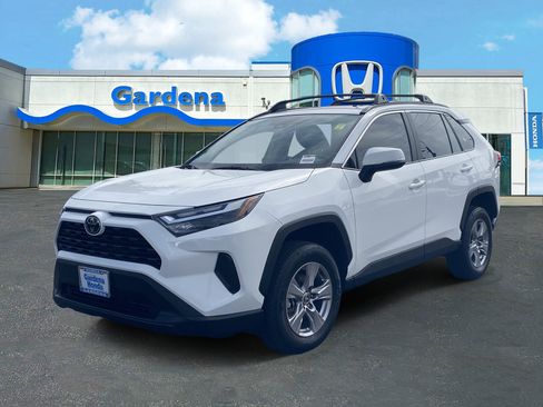 Used 2025 Toyota RAV4 XLE FWD image 3