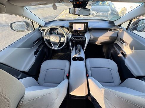 Used 2023 Toyota Venza LE image 19