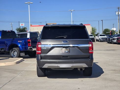 Used 2019 Ford Expedition XLT w/ Equipment Group 202A RWD image 8
