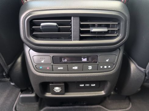 Used 2025 Honda Pilot Black Edition image 36