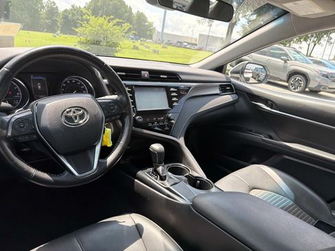 Used 2019 Toyota Camry SE FWD image 22