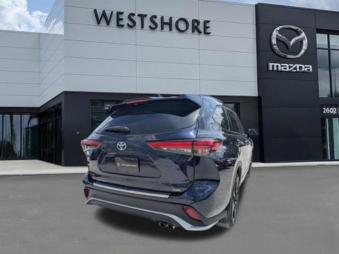 Used 2023 Toyota Highlander XSE FWD image 3