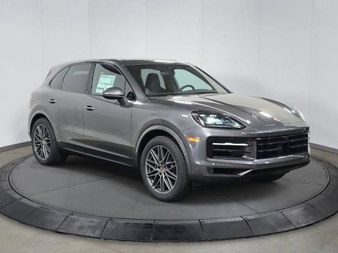Certified 2025 Porsche Cayenne AWD/4WD image 3