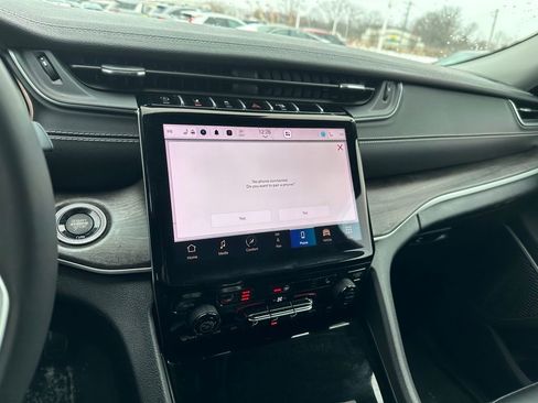 Used 2024 Jeep Grand Cherokee L Limited w/ Black Appearance Package image 25