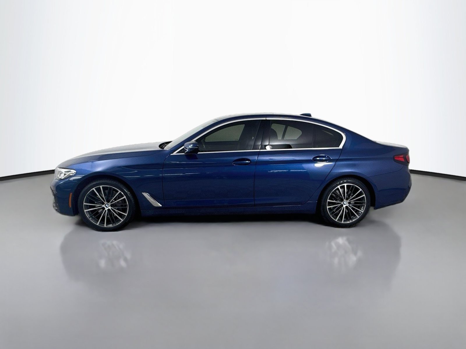 Used 2022 BMW 540i xDrive w/ Convenience Package AWD/4WD image 2