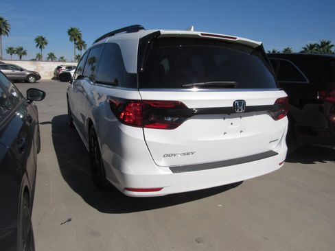 Used 2023 Honda Odyssey Sport image 4